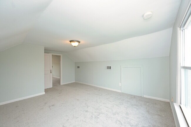 Building Photo - Renovated East Nashville Home | 3BR + Washer/Dryer + Off-Street Parking