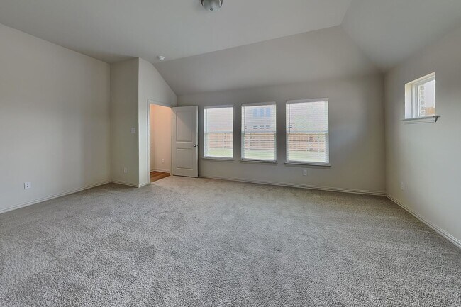 Building Photo - Brand-New Luxury Living in a Prime Fort Worth Location!