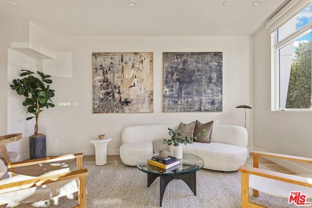 Building Photo - 3230 S Barrington Ave