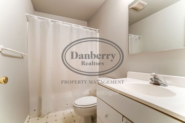 Building Photo - 3704 Willow Run Dr