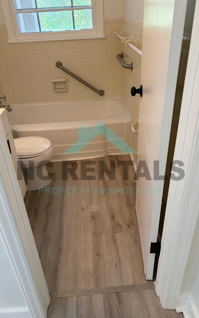 Building Photo - 129 Rocky Knoll Cir