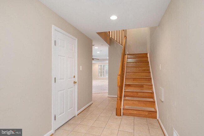 Building Photo - 2418 Killarney Terrace