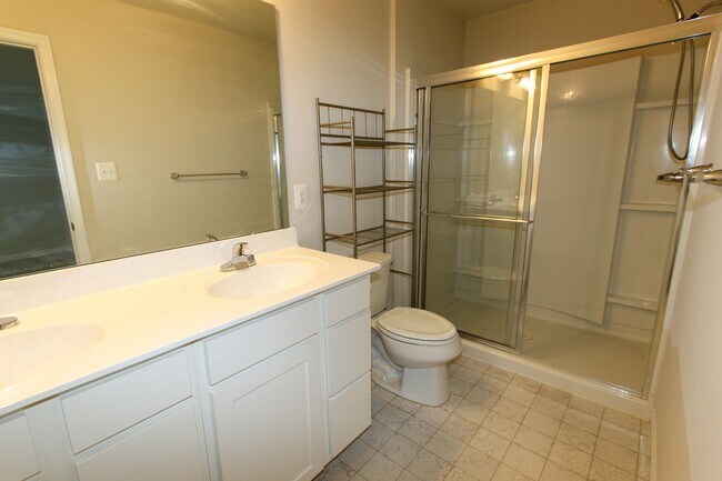 Building Photo - 4 Bed, 2.5 Single Family Home in Bunker Hi...
