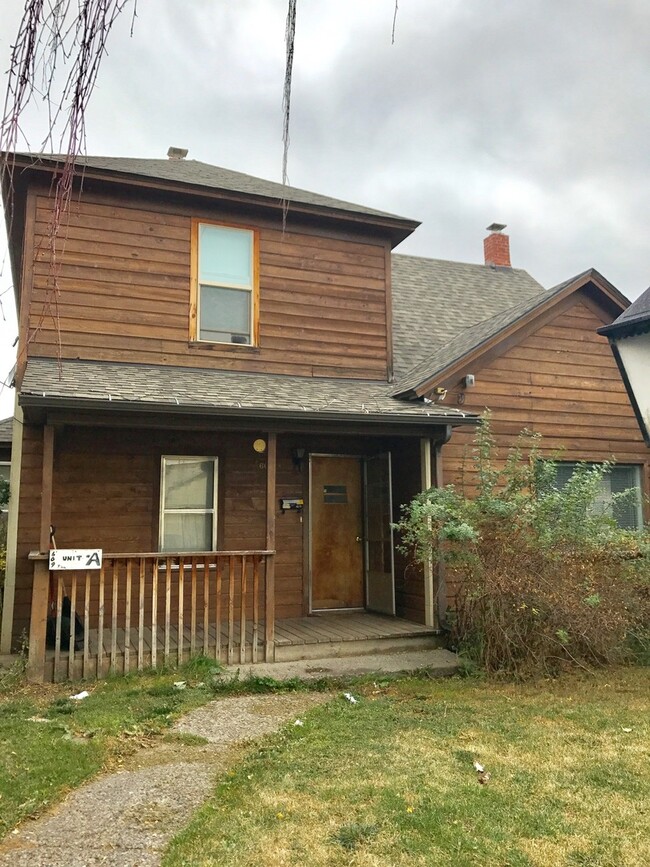 Building Photo - 3 Bedroom, 1 Bath Apartment for Rent - Clo...