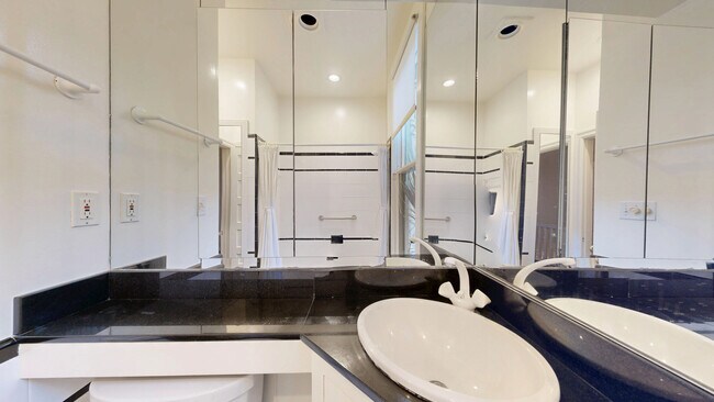 Building Photo - 941 Lombard St