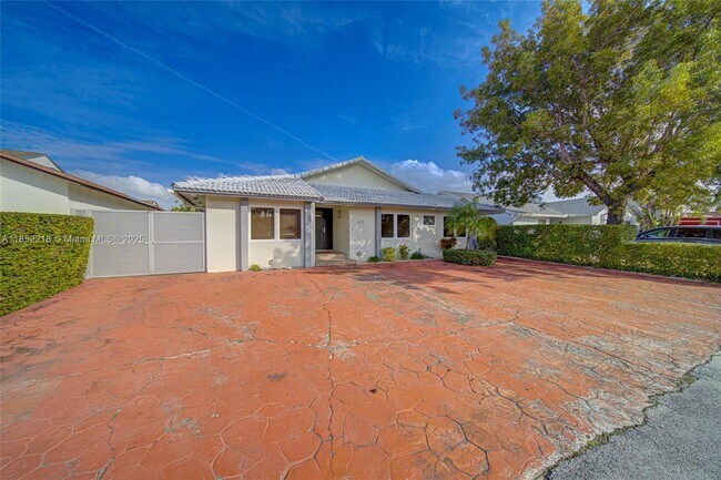 Building Photo - 621 SW 99th Pl