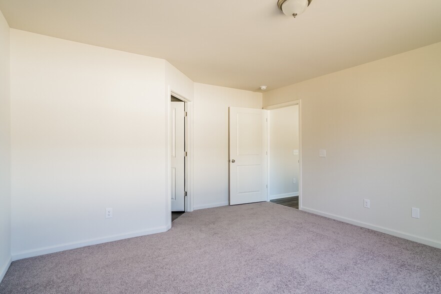 Building Photo - 2498 Provence Dr SE