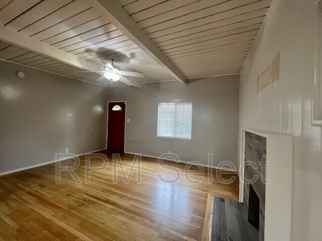Building Photo - 2250 Juanita Ln