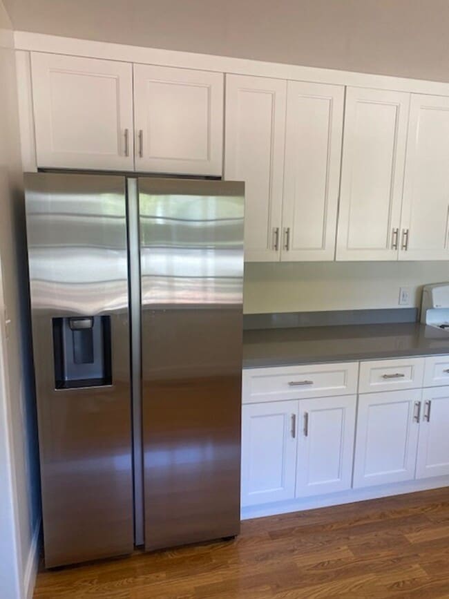 Building Photo - Lovely and spacious 3BR 2BA home with additional Family Room