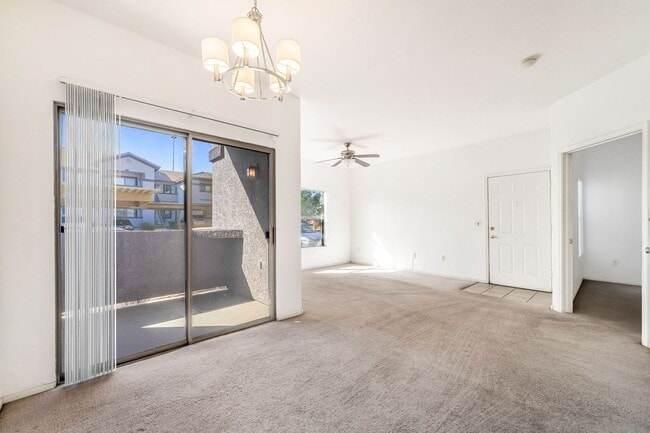 Building Photo - Cute 2 Bedroom Condo!