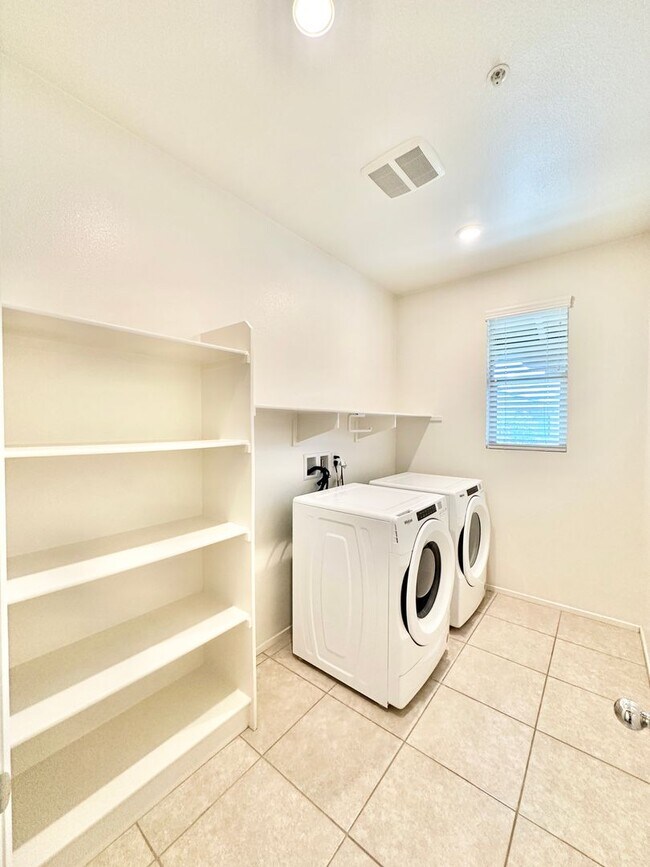 Building Photo - Lovely, Light & Bright, Two-Story, Detached Home in the Desirable Wildgrove Community of Vista!