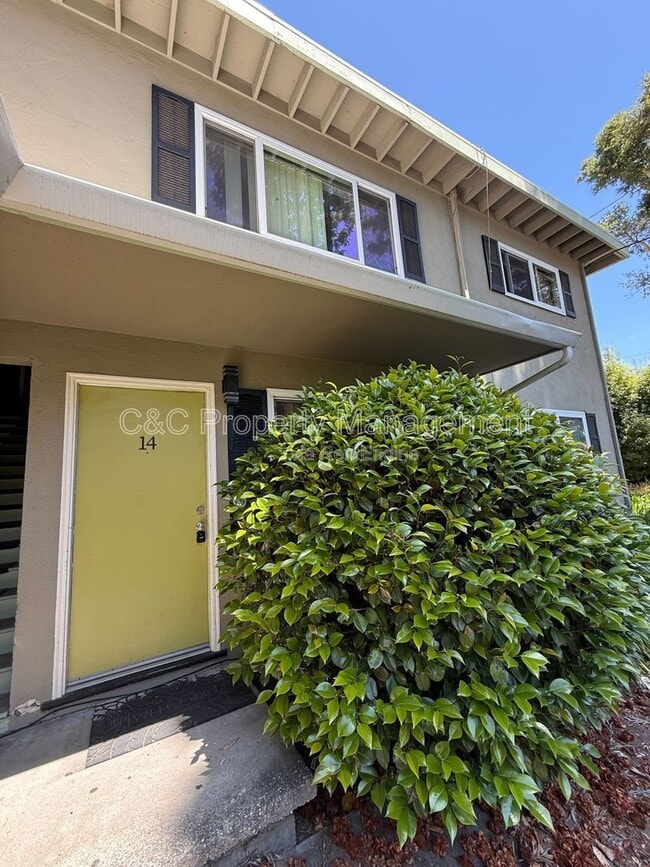 Building Photo - 2895 Capitola Rd