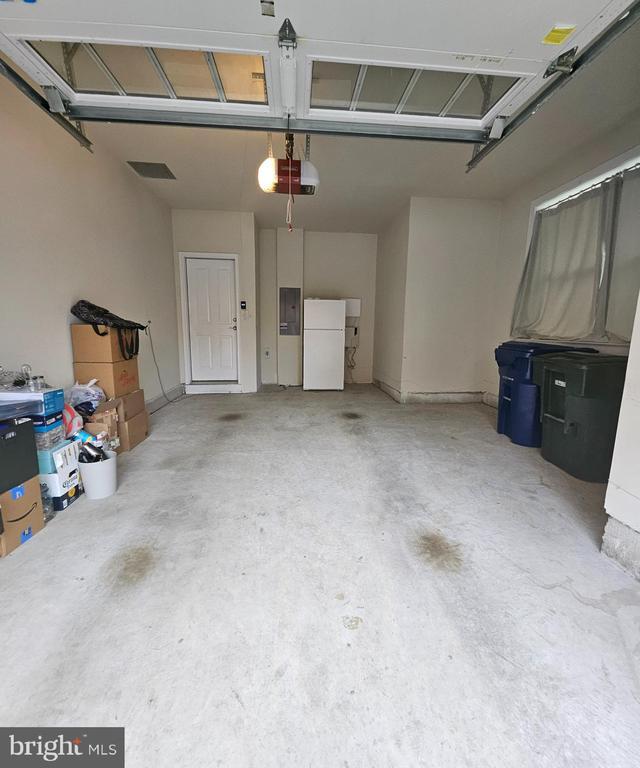 Building Photo - 620 E Howell Ave