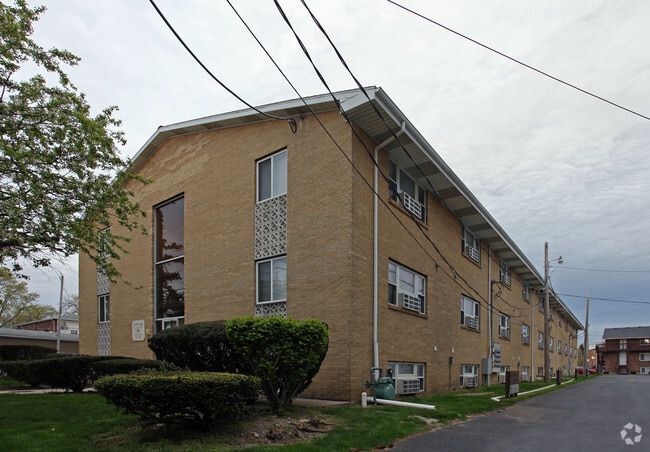 Primary Photo - Thurstin manor apartment