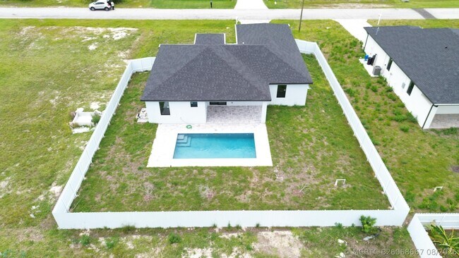 Building Photo - 2458 NW 9th Terrace