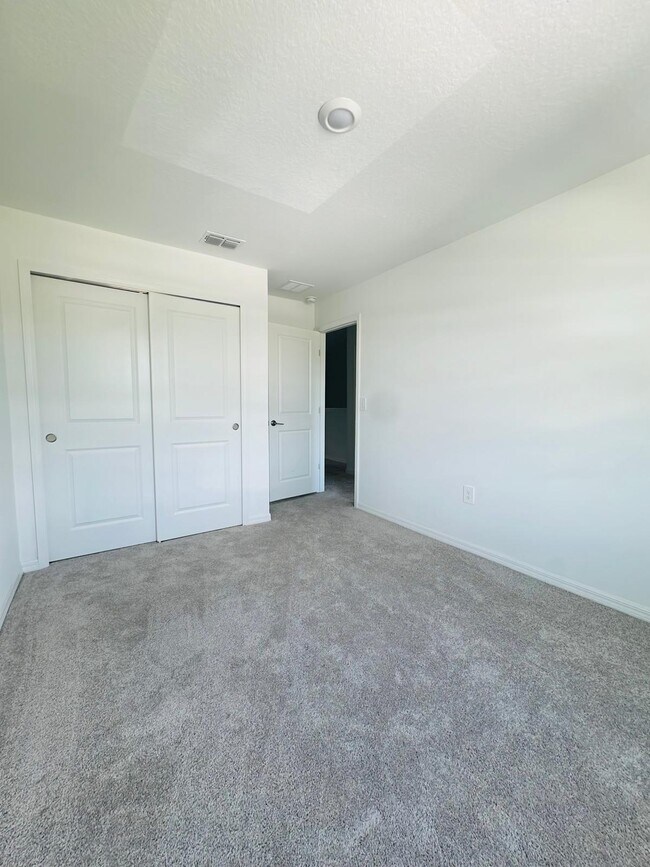 Building Photo - 2287 Portrait St