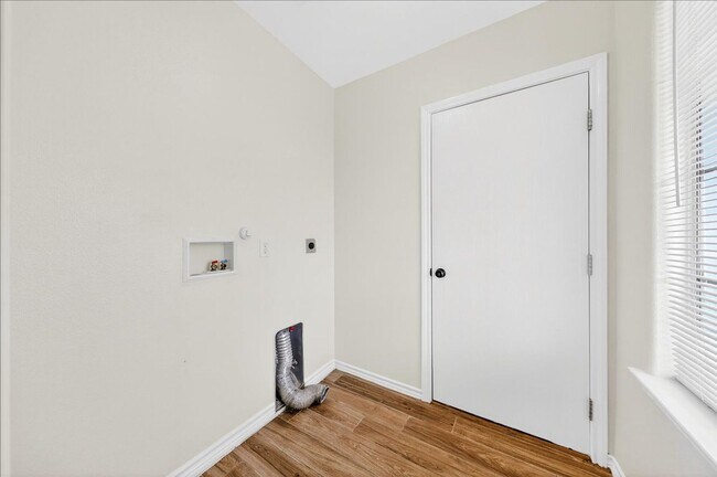Building Photo - 2314 Blue Star Dr