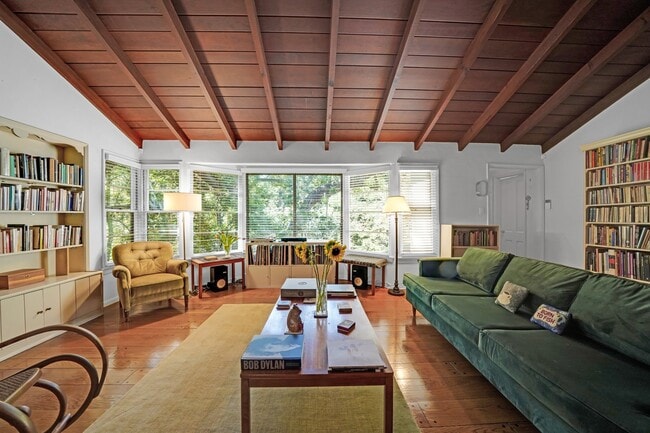 Building Photo - 7503 Willow Glen Rd