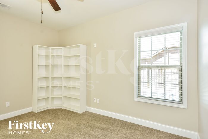 Building Photo - 1010 Azalea Ct