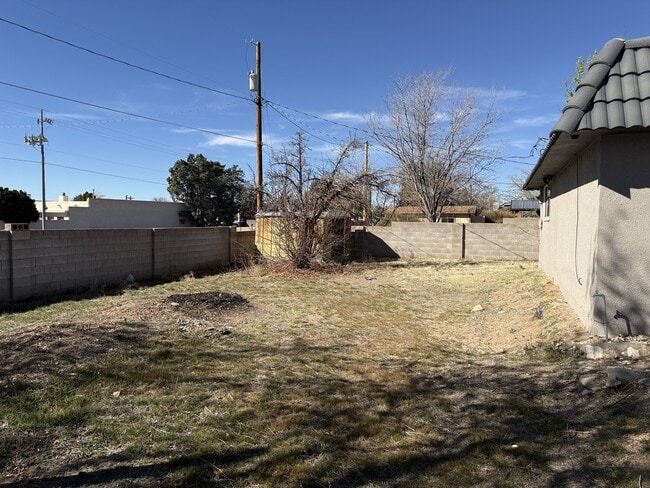 Building Photo - 4221 Penelope Pl NE