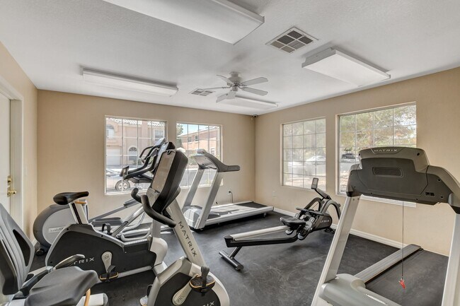 Building Photo - 2 Bedroom Condo w/ Patio & 1 Car Attached ...
