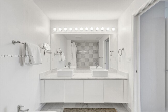 Building Photo - 601 NE 36th St