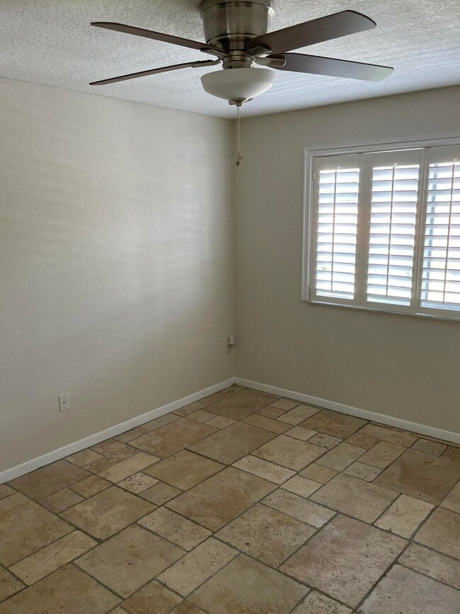 Building Photo - 160 Yacht Club Way