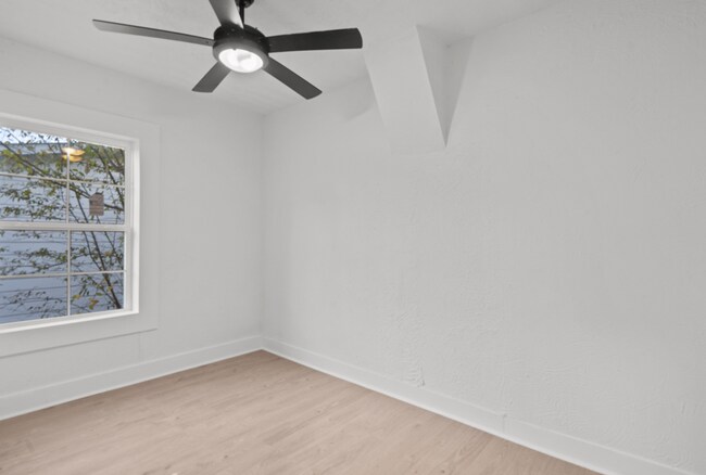Building Photo - 3 bedroom on large lot