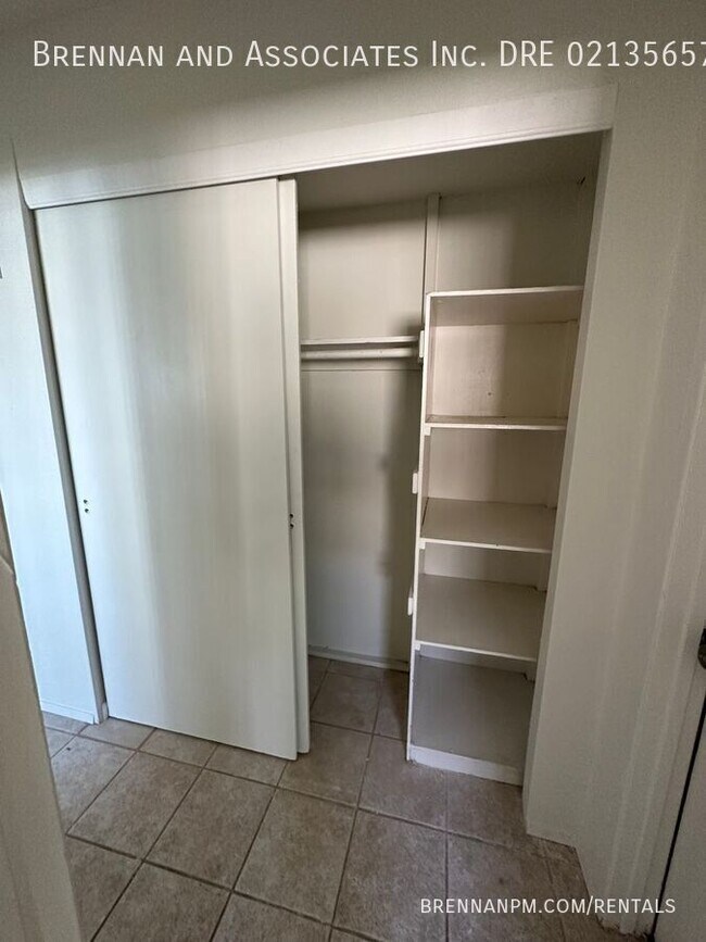 Building Photo - 820 Hickory Ct