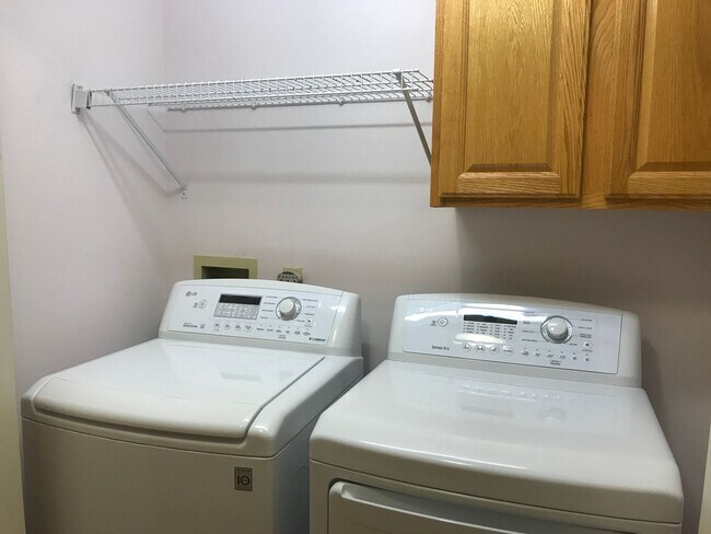 Building Photo - Stunning 3 Bedroom Home with Bonus Room