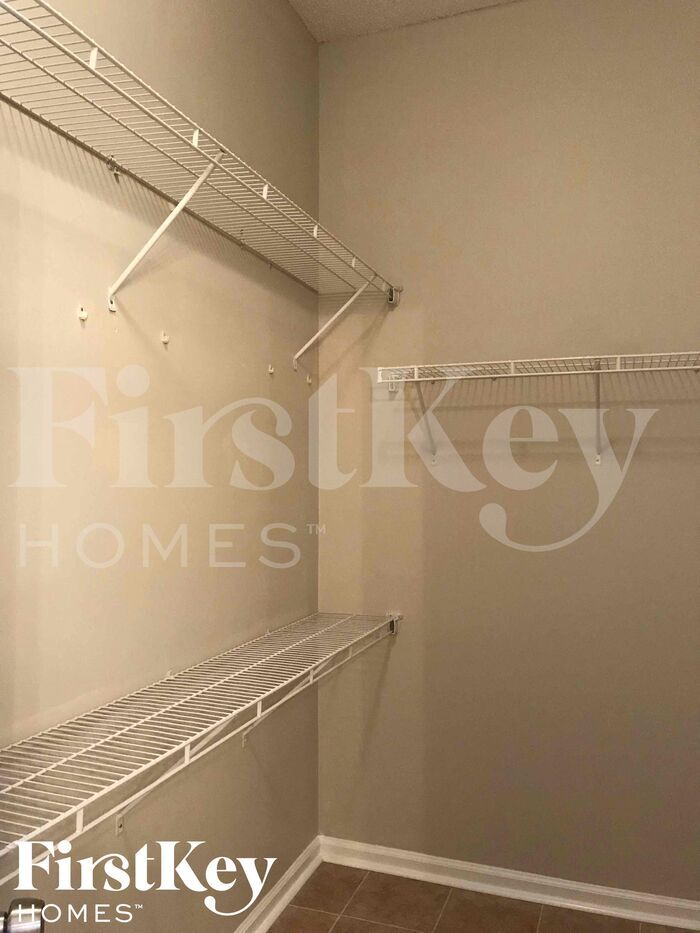 Building Photo - 2563 Watermill Dr