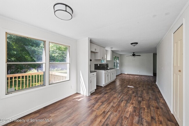 Building Photo - 720 Edgebrook Dr