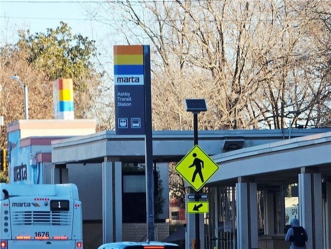 Building Photo - 870 Mayson Turner Rd NW