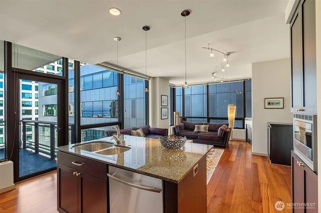 Building Photo - 1000 1st Ave