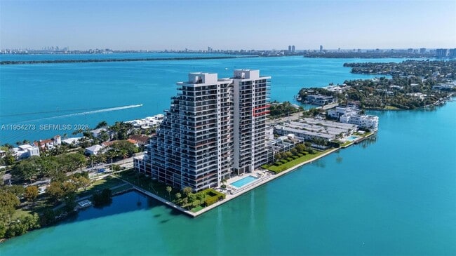 Building Photo - 1000 Venetian Way