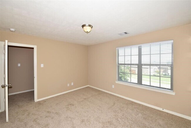 Building Photo - 4050 Calaway Oaks Ln