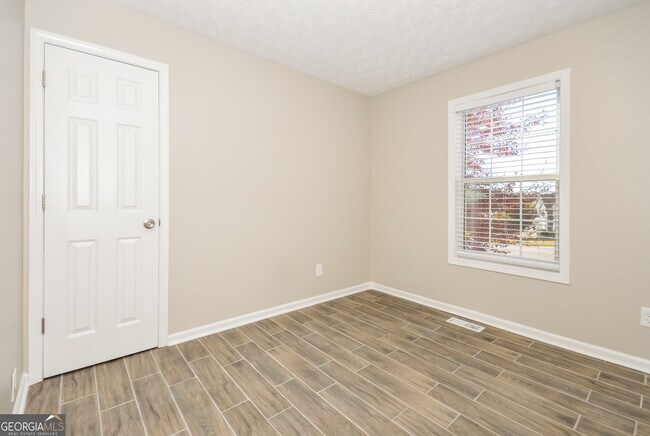 Building Photo - 54 Ann Cir