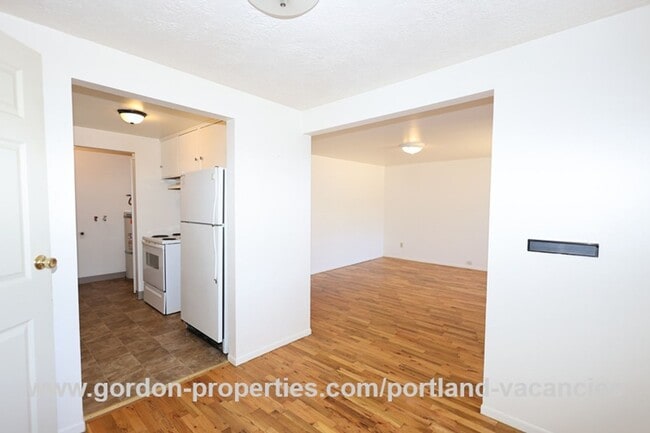 Building Photo - SE Tenino St - Brentwood-Darlington ranch-style 3 bedroom home