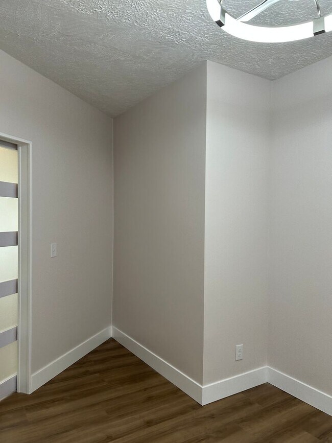 Building Photo - 4300 Apple Ave