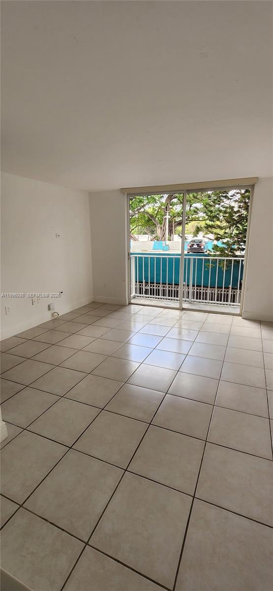 Building Photo - 1720 NW N River Dr