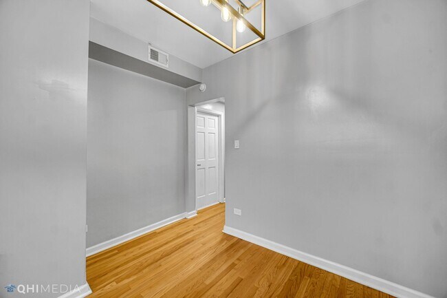 Building Photo - 4006 W Nelson St