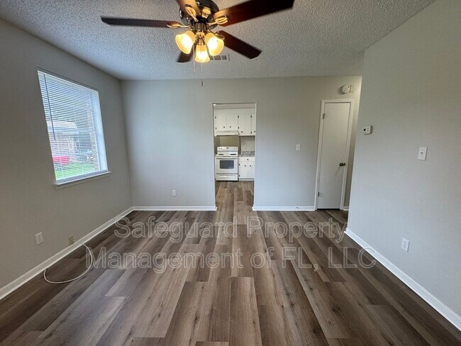 Building Photo - 1116 Winton Ave