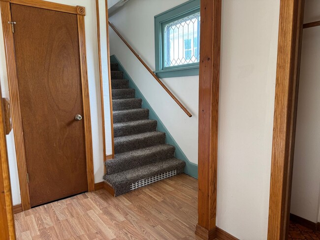 Building Photo - 5 Bedroom 3 bath - North Fargo