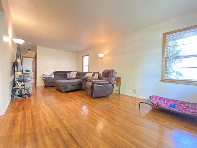 Building Photo - 1857 17th St NW