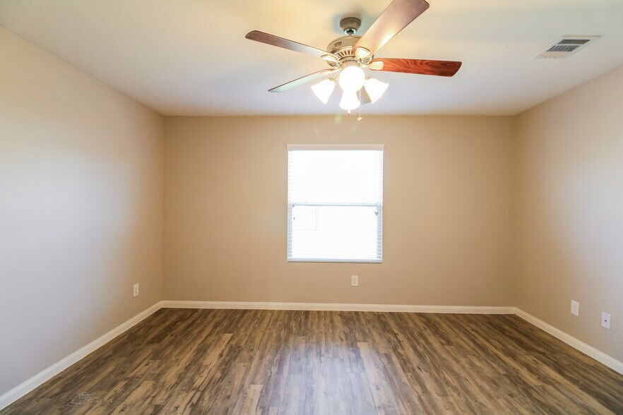Building Photo - 21110 Sugar Orchard Ln