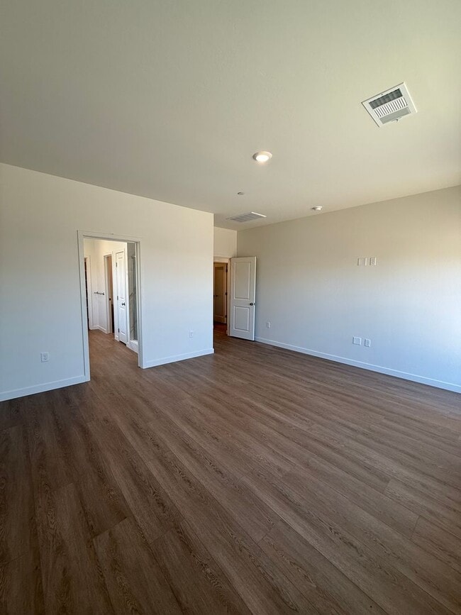 Building Photo - 510 Cobain Ct