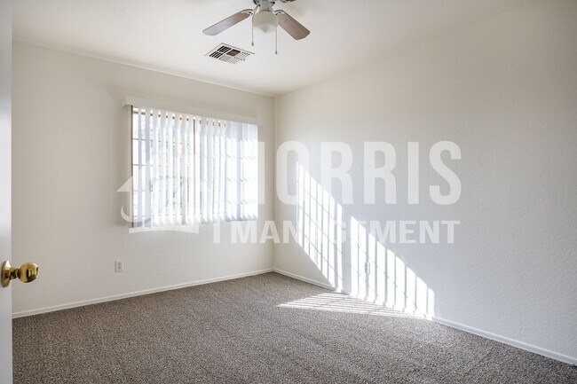 Building Photo - 1632 E Cardinal Dr