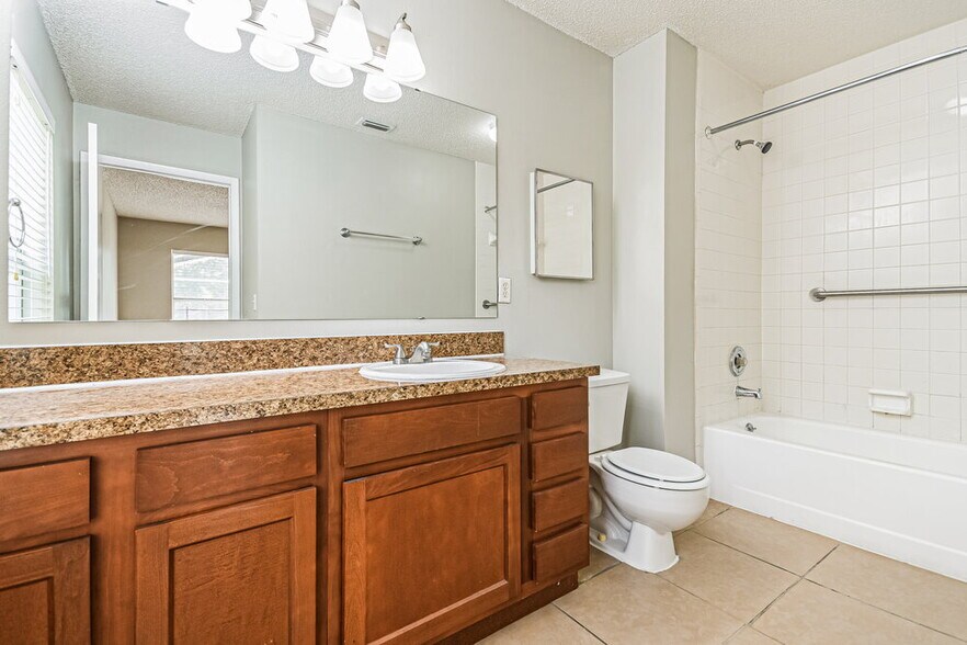 Building Photo - 3071 Bloomsbury Dr