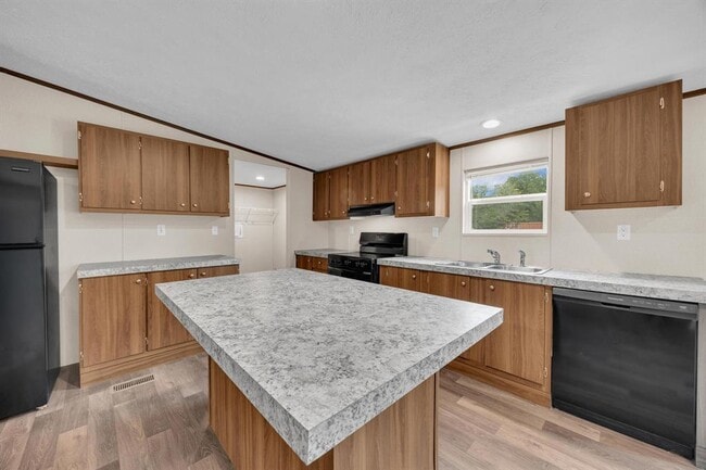 Building Photo - 211 Overhill Rd