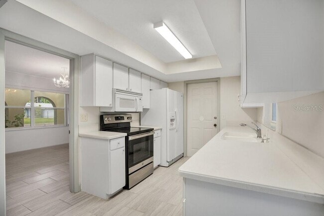 Building Photo - 1143 E Fowler Dr